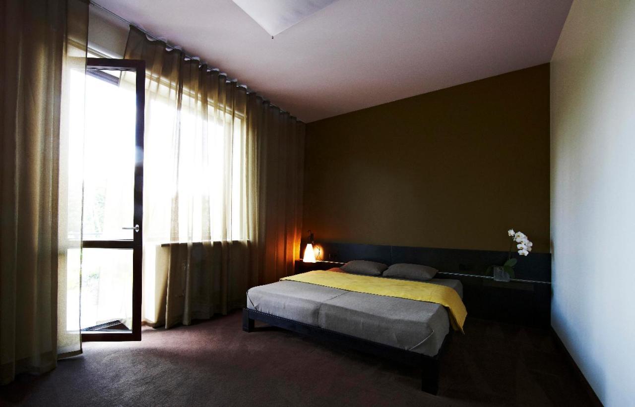 Xcelsus, Free Parking Hotel Rāmava Kültér fotó